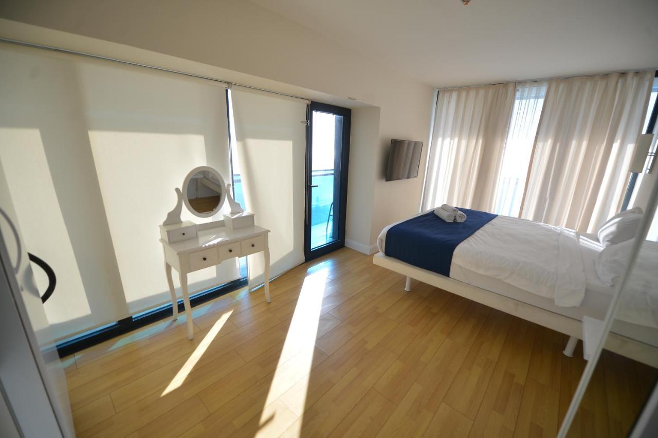 באטומי Orbi City Twins Tower מראה חיצוני תמונה